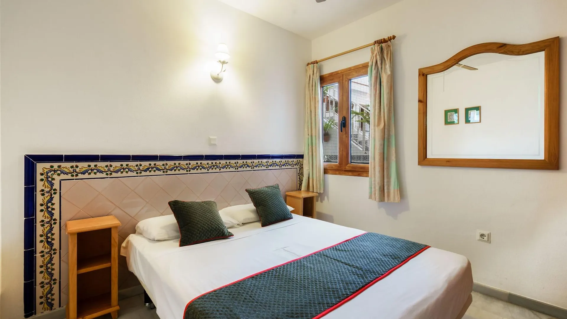Apartamentos Pepe Mesa Nerja Spanien
