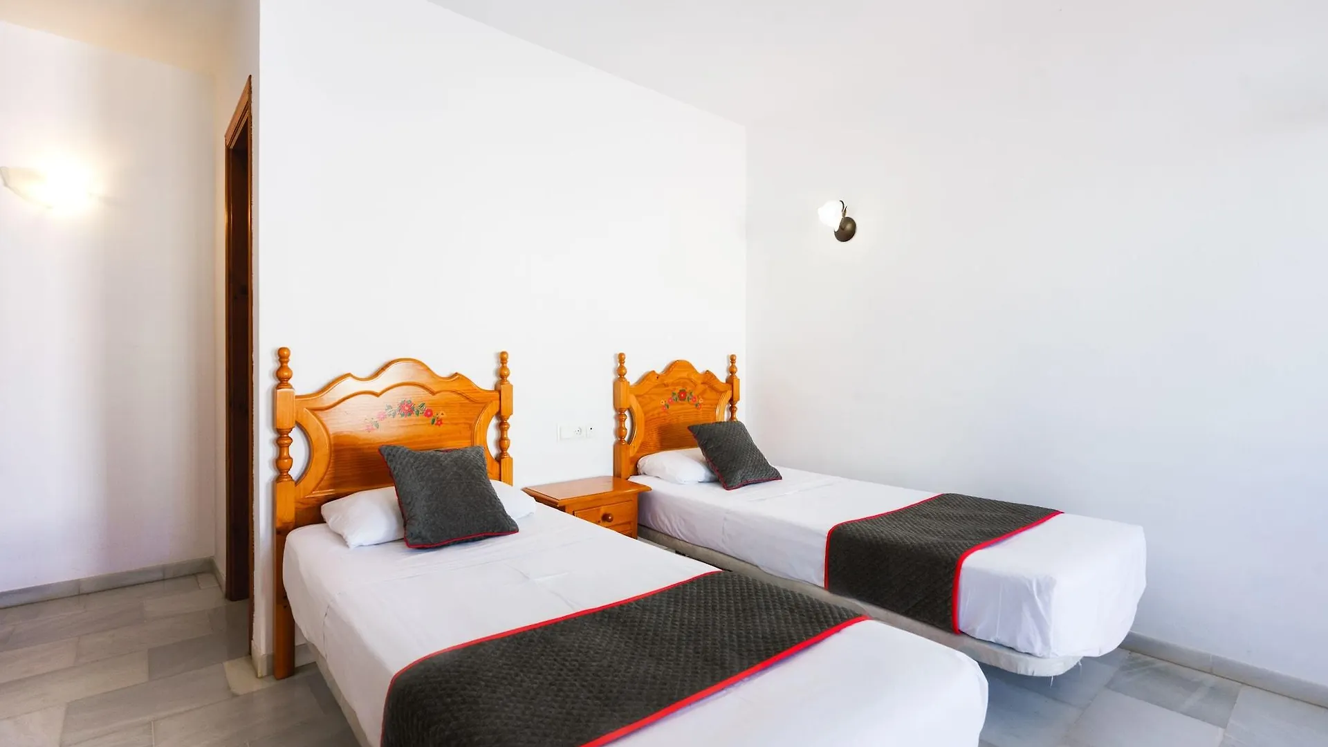 Apartamentos Pepe Mesa Nerja 0*,  Spain